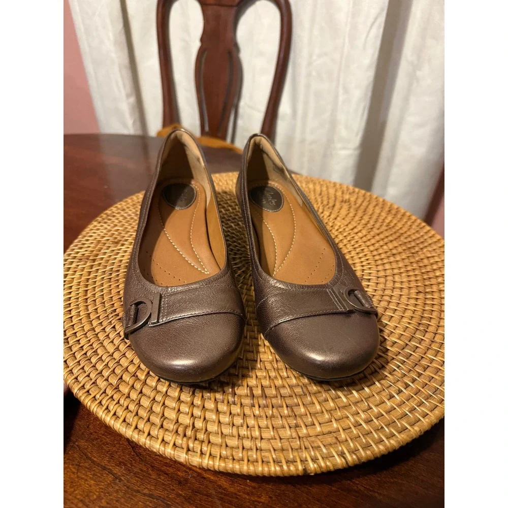 Clarks Artisan Womens Metallic Bronze Leather Low Wedge Pump Shoes 7.5 M